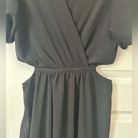 Gabby Skye Black Cut Out Puffed Sleeve Midi Dress - Picture 3 of 5